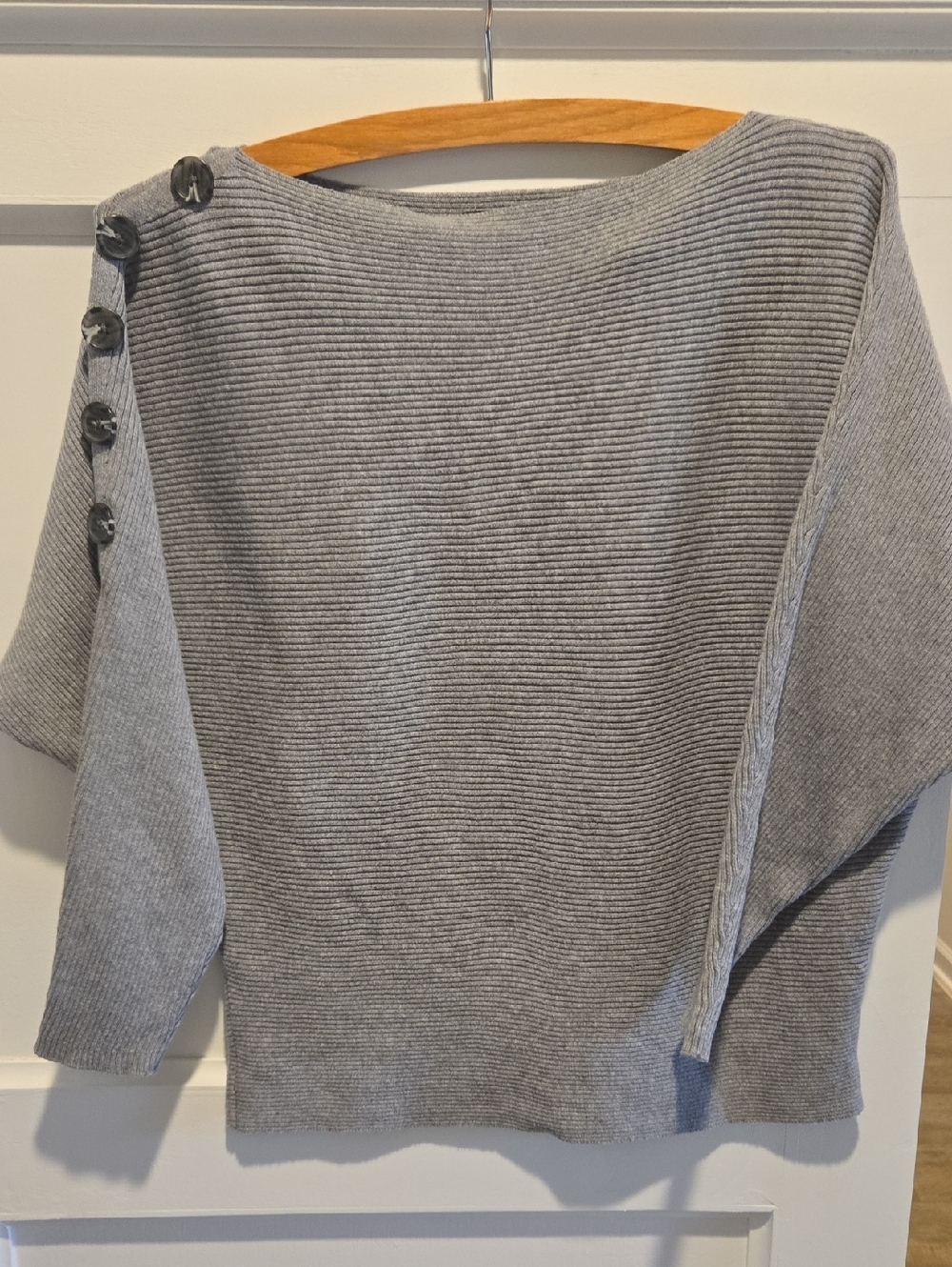 Vince Camuto Light Gray Ribbed Button-Shoulder Sweater - Picture 6 of 8